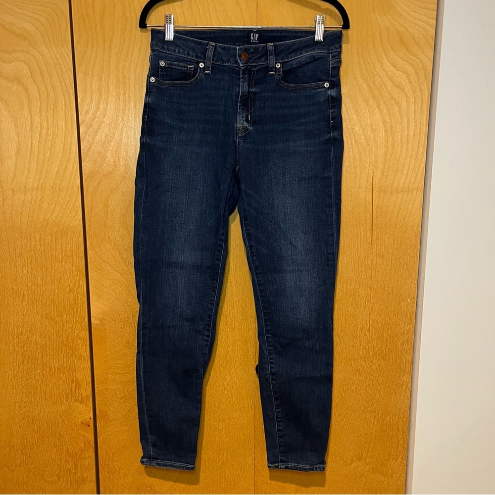 EUC Gap dark wash curvy true skinny jeans, size 10/30 regular